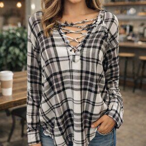 Aeropostale Women’s Black Gray Plaid V-Neck Long Sleeve Blouse Size Large